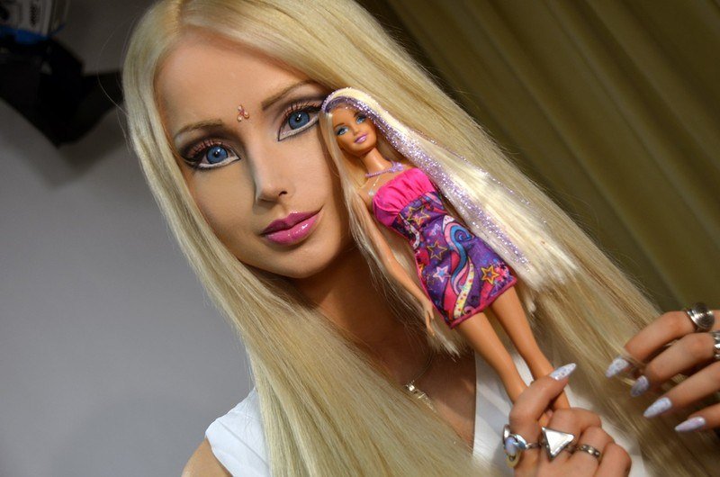 10 девушек, которые невероятно похожи на кукол
